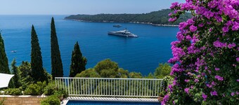 Villa Adrian - Six Bedroom Villa with Swimming pool and Sea View