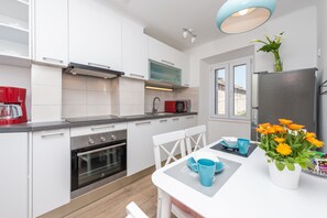 Fridge, microwave, oven, stovetop