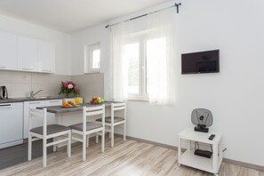 Kühlschrank, Ofen, Geschirrspüler, Toaster