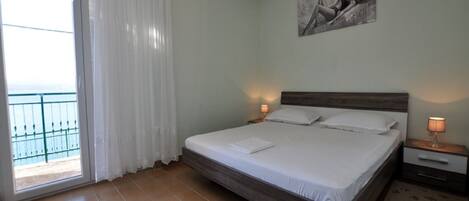 1 chambre, fer et planche Ă repasser, accĂšs Ă Internet, literie fournie