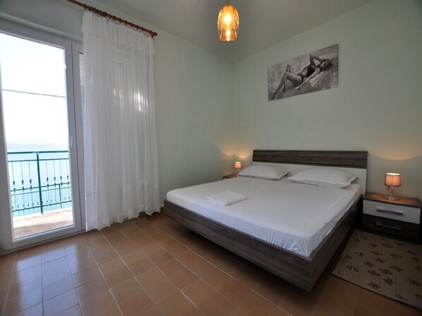 1 habitación, tabla de planchar con plancha, internet y ropa de cama 