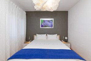 4 dormitorios, tabla de planchar con plancha, Internet y ropa de cama