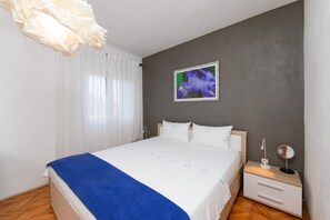 4 chambres, fer et planche à repasser, accès Internet, draps fournis