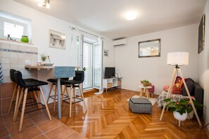 Interior - Apartment Dumaneo Art  - Two Bedroom Apartment (Split)