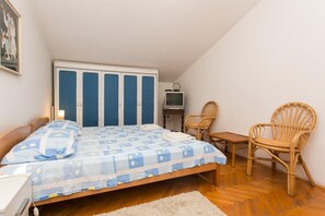1 chambre, fer et planche à repasser, Wi-Fi, draps fournis