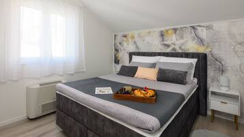 1 bedroom, iron/ironing board, free Internet, bed sheets