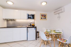 Fridge, microwave, stovetop, toaster - Apartment Domix - Two Bedroom Apartment (Dubrovnik)