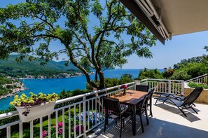 Outdoor dining - Apartments Sara (Molunat) - One Bedroom Apartment with Terrace and Sea View (Molunat)