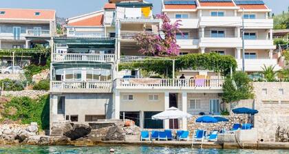 Apartments Rašica Molunat - Triple Room Sea View