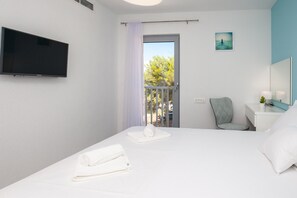 1 chambre, fer et planche à repasser, accès Internet, draps fournis