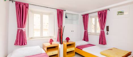 1 bedroom, WiFi, bed sheets