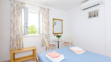 1 bedroom, WiFi, bed sheets