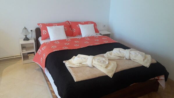 1 bedroom, free WiFi, bed sheets - Apartments Elena (ST) - Studio Apartment A2 (Red) (Split)