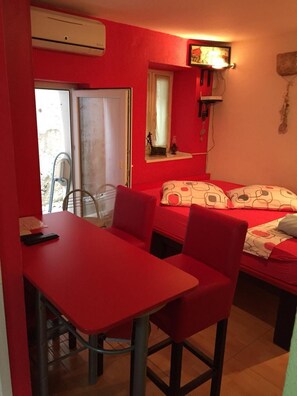 Dining - Apartments Elena (ST) - Studio Apartment A2 (Red) (Split)