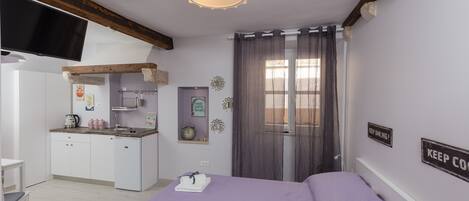 Iron/ironing board, free WiFi, bed sheets