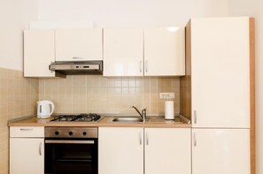 Kühlschrank, Ofen, Herdplatte, Toaster