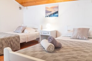 2 bedrooms, internet, bed sheets - Apartment Maja's Style - Two Bedroom Apartment with Terrace and Garden View (Vela Luka)