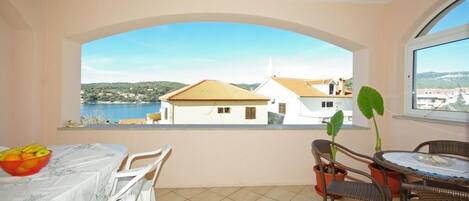 تناول الطعام بالخارج