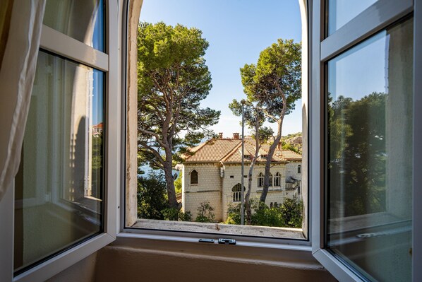 Interior - House Boninovo - Double Room with Patio and Garden View 2 (Dubrovnik)