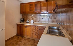 Fridge, microwave, oven, stovetop - Apartments Nena (ST) - One Bedroom Apartment with Terrace and Sea View (Pisak)
