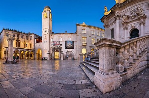 A historic square with a prominent clock tower, a fountain, and classical architecture. - Dubrovnik Sweet House - Superior Double Room with Old Town Roofs View (SOBA 2) (Dubrovnik)