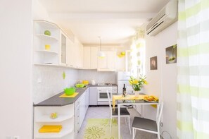 Refrigerador, horno, placa de cocina, tostadora