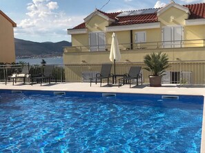 Pool - Apartments Villa Moonlight - Two Bedroom Apartment with Sea View Balcony and Terrace (Delux) (Okrug Gornji)