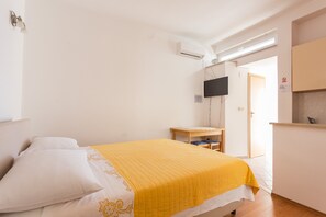 WiFi, bed sheets