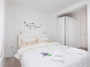 2 quartos, ferros/tábuas de passar roupa, Wi-Fi, roupa de cama