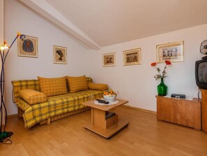 TV - Apartments Roda - Standard One Bedroom Apartment with Terrace (Supetar)