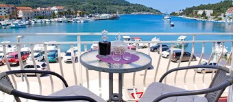 Sunshine Apartment Doda - Three Bedroom Apartment with Balcony and Sea View
