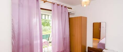 1 bedroom, iron/ironing board, WiFi, bed sheets