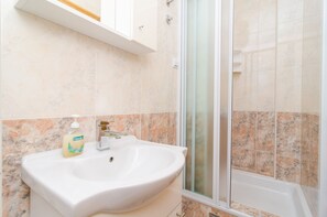 Toallas y papel de baño 