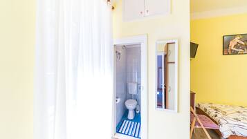 1 slaapkamer, een strijkplank/strijkijzer, internet, beddengoed