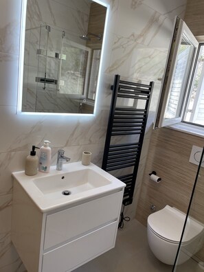 Hair dryer, towels - Magdales - Comfort Three Bedroom Apartment (Omis)
