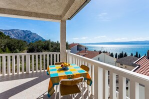 Outdoor dining - Magdales - Comfort Three Bedroom Apartment (Omis)