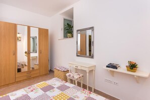 1 室のベッドルーム、アイロン / アイロン台、WiFi (無料)、ベッドシーツ