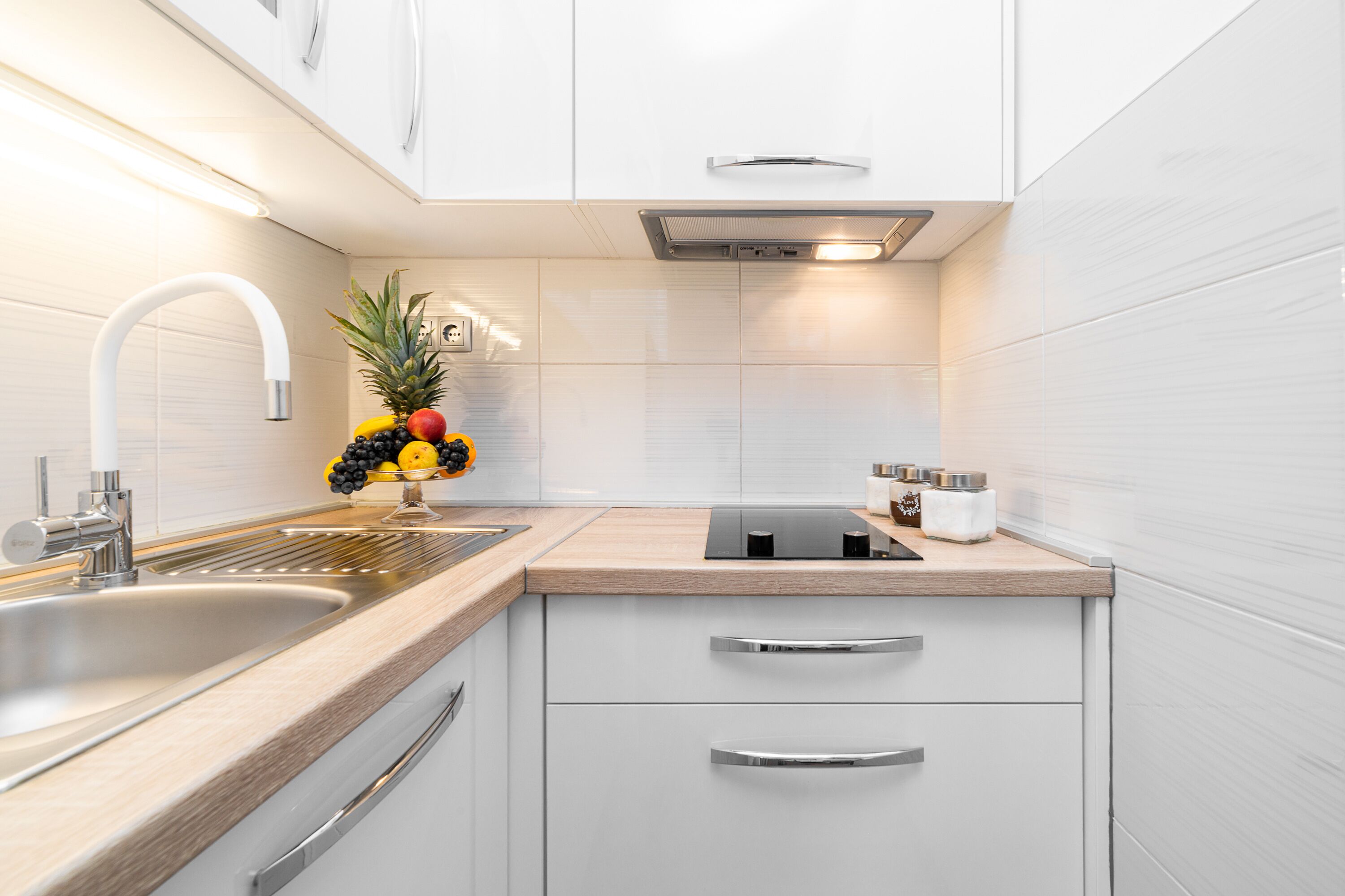 Frigorífic, microones, forn i placa de cuina 