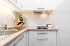 Fridge, microwave, oven, stovetop - Fancy Apartments Dream - Standard One Bedroom Apartment with Balcony and Sea View ( 2 ) (Smokvica)