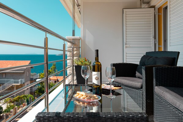 Outdoor dining - Fancy Apartments Dream - Standard One Bedroom Apartment with Balcony and Sea View ( 2 ) (Smokvica)