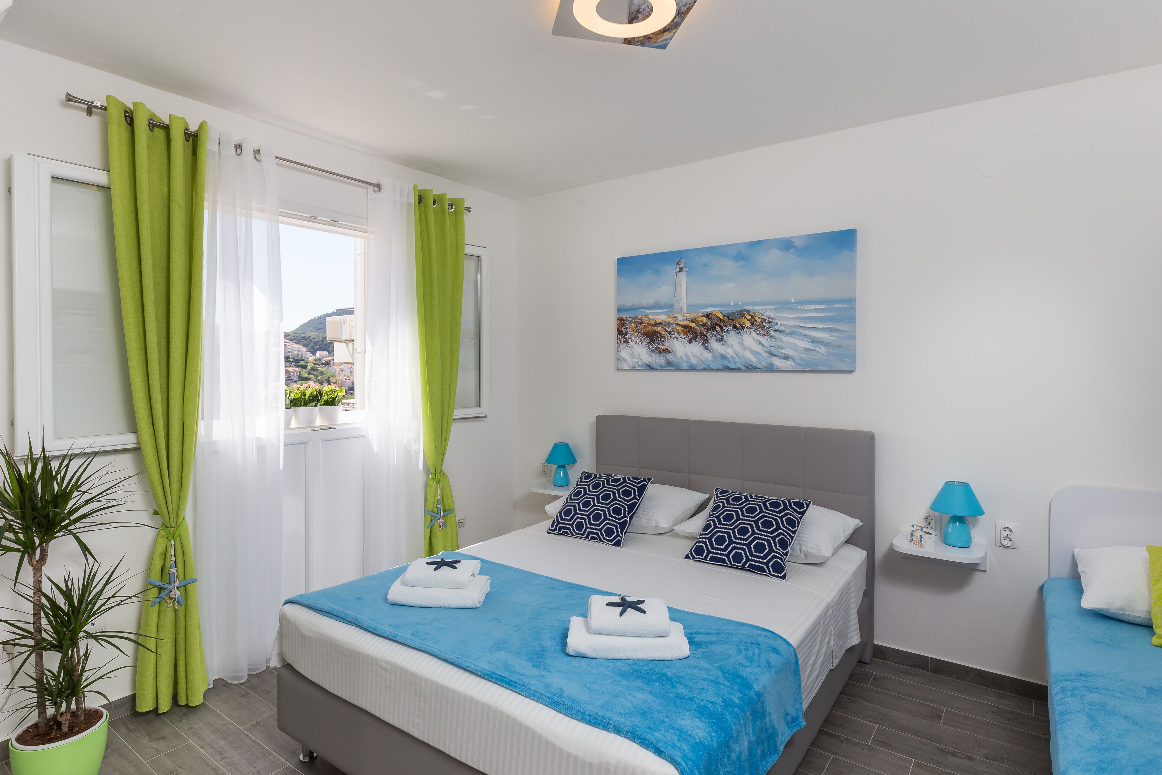 Iron/ironing board, WiFi, bed sheets