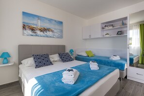 Iron/ironing board, WiFi, bed sheets