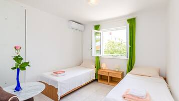 1 bedroom, WiFi, bed sheets
