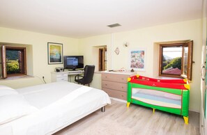 3 chambres, fer et planche Ă repasser, Wi-Fi, draps fournis