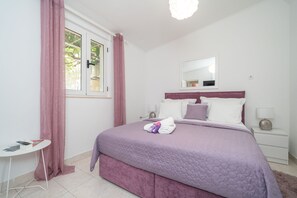 1 soverom, strykejern/-brett, internettilgang og sengetøy