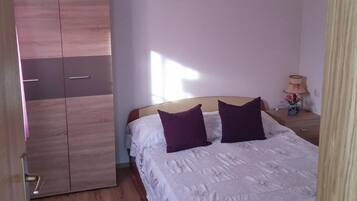 1 bedroom, iron/ironing board, WiFi, bed sheets