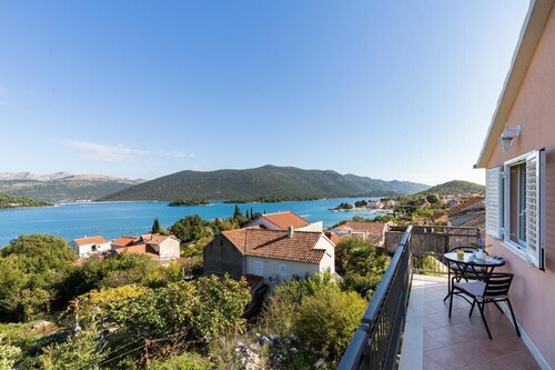 Apartments Memunić - Apartment mit 1 Schlafzimmer, Balkon und Meerblick (CRVENI)