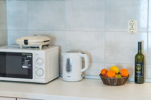 Fridge, microwave, stovetop, toaster