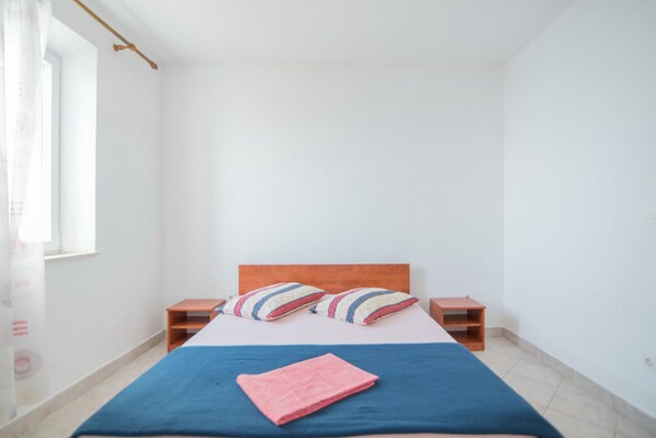 1 bedroom, internet, bed sheets