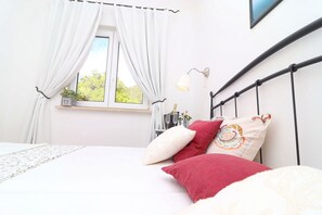 2 bedrooms, WiFi, bed sheets